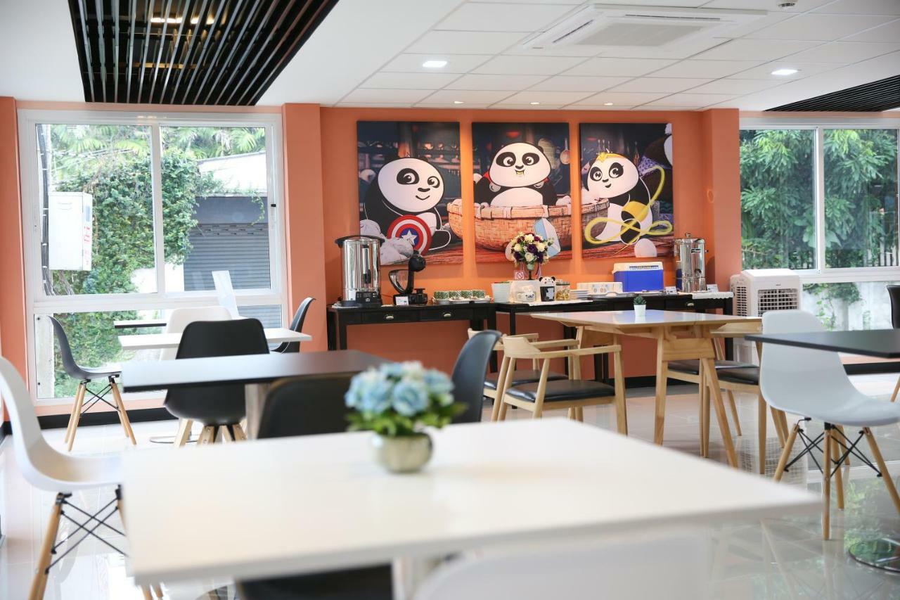 Lucky Panda Hotel Chiang Mai Exteriör bild